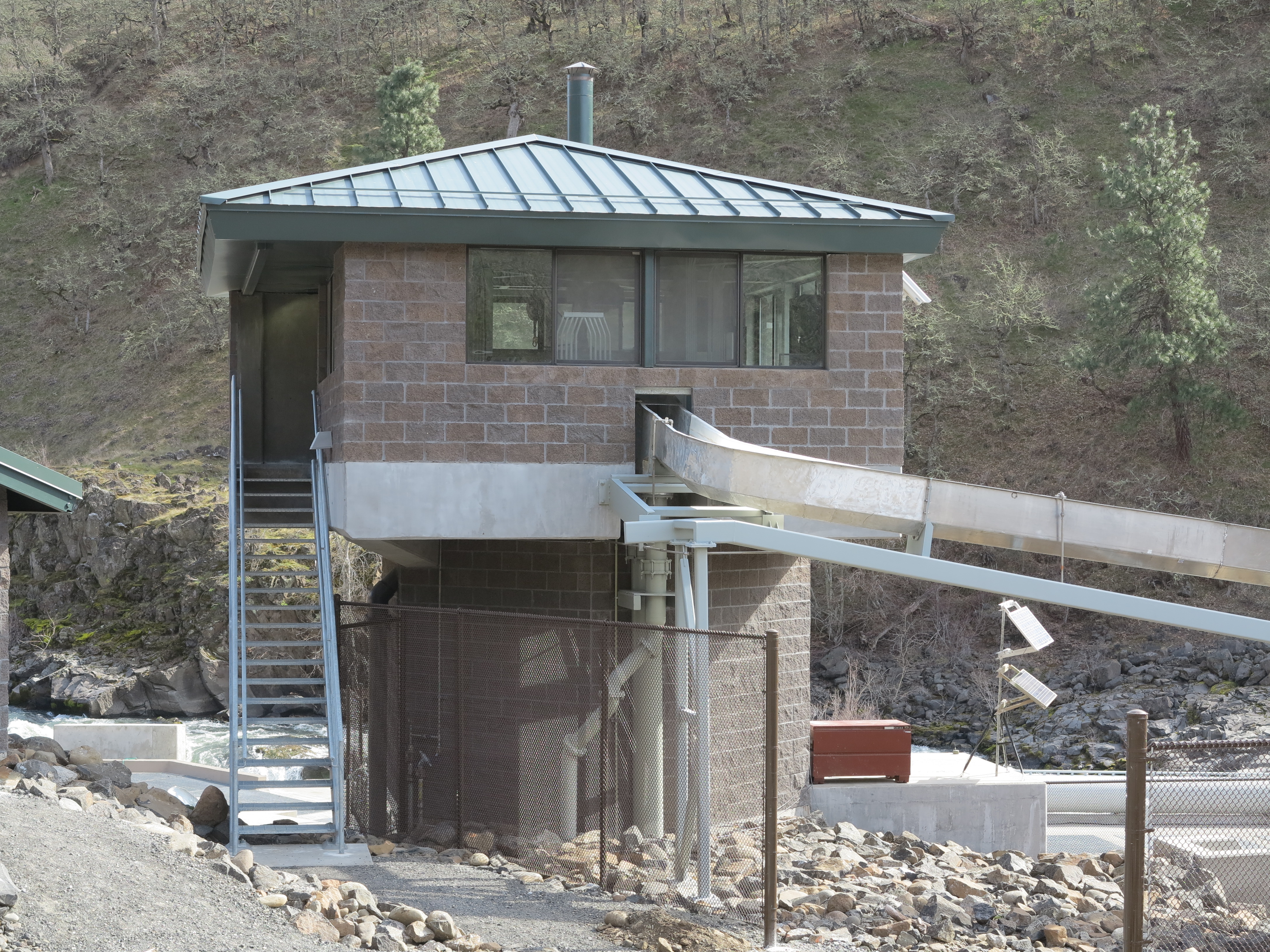 Lyle Falls Fishway fish lift building